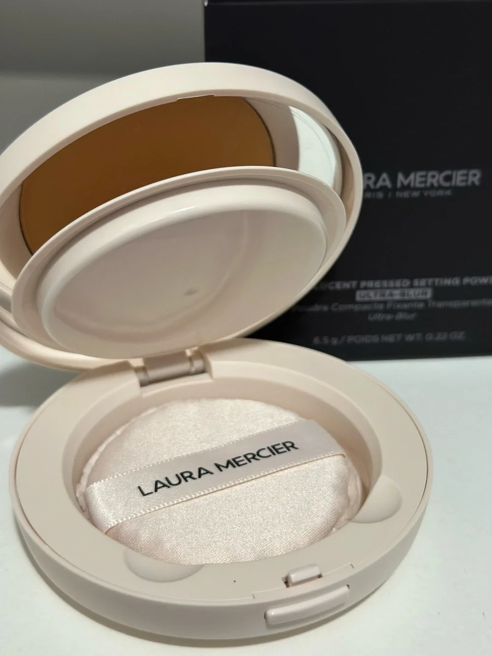 LAURA MERCIER Ultra-Blur Setting Powder — Honey